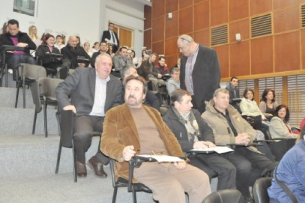 De ce şi-a atribuit grupul PDL rolul de Gică-contra în Şedinţele Consiliului Judeţean